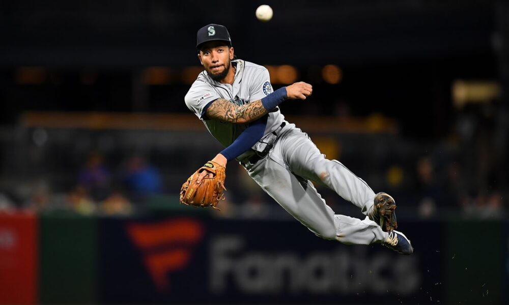 Mariners place SS J.P. Crawford on concussion injured list following  collision MLB - Bally Sports